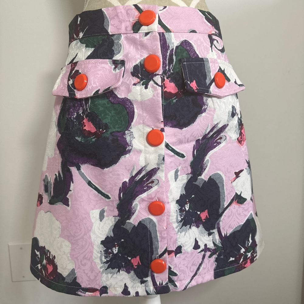 Amazing brand new quality mini skirt with gorgeous floral print